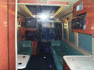 NewPrevost7.jpg (20953 bytes)