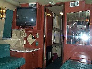 NewPrevost9.jpg (20837 bytes)