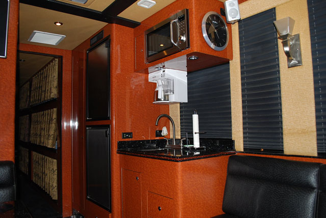 Prevost5new3.jpg (21070 bytes)