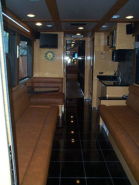 Prevost5new3.jpg (21070 bytes)