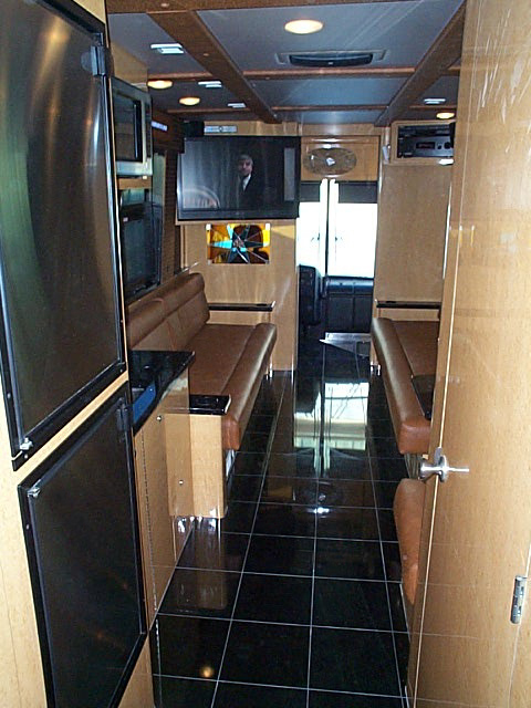 Prevost5new3.jpg (21070 bytes)