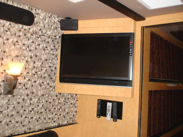 Prevost5new3.jpg (21070 bytes)