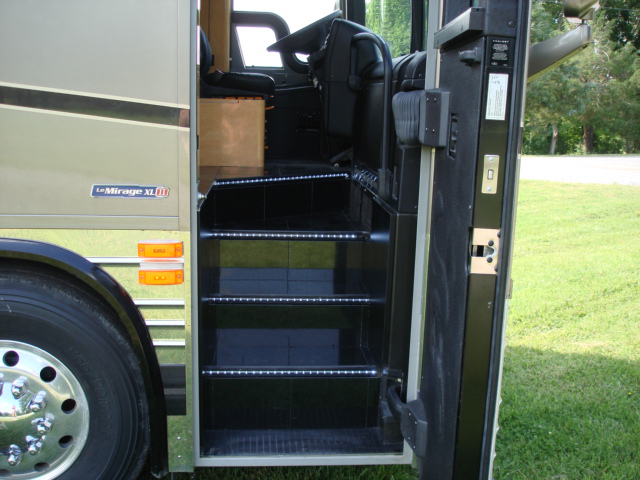 Prevost5new3.jpg (21070 bytes)