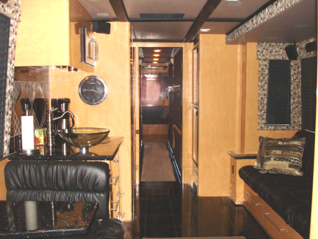 Prevost5new3.jpg (21070 bytes)