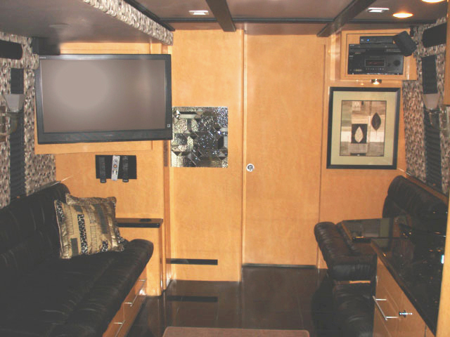 Prevost5new3.jpg (21070 bytes)