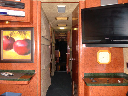 Prevost6c.jpg (30329 bytes)