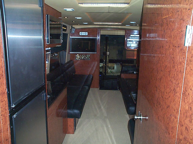 Prevost5new3.jpg (21070 bytes)