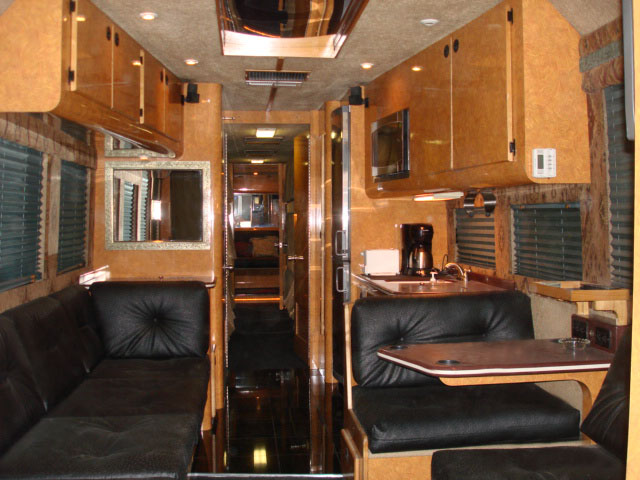 VanHool5IntB.jpg (15290 bytes)