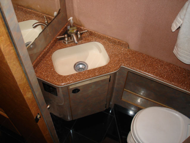 VanHool5IntD.jpg (11730 bytes)