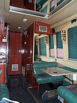 p2dinette.jpg (35195 bytes)
