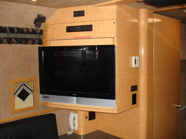 Prevost4intD.jpg (31685 bytes)